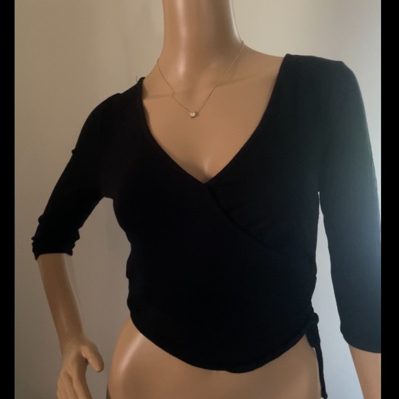 Black top - Picture 3 of 10